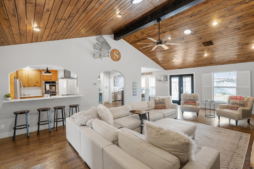 More Photos Of 608 W Morse St, Fredericksburg Specialty For Sale