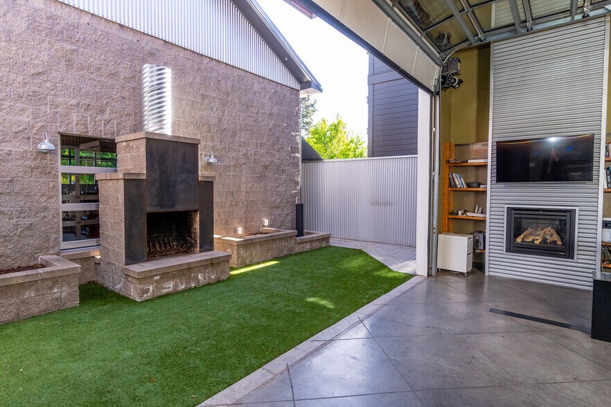 More Photos Of 616 NW Arizona Ave, Bend Office For Sale