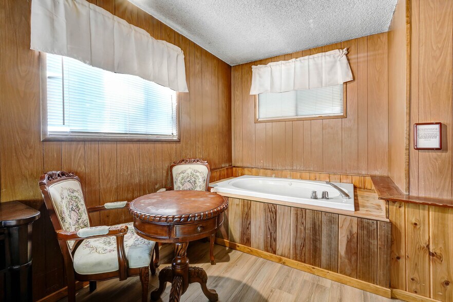 More Photos Of 1054-1098 State Highway 2, Wrightwood Hospitality For Sale