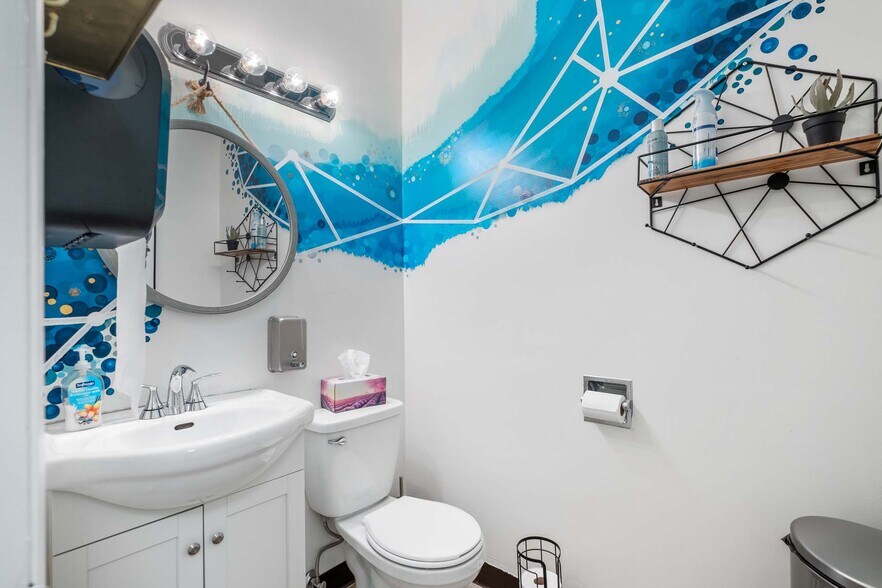 More Photos Of 1470-1476 St. Paul St, Kelowna Storefront Retail Office For Sale