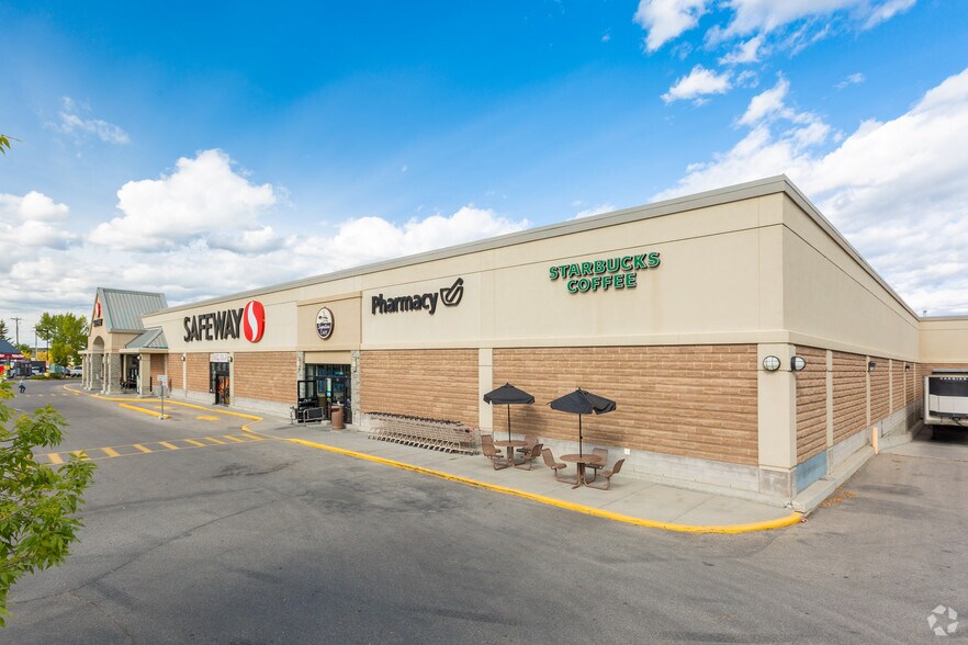 More Photos Of 610 Big Rock Ln, Okotoks Supermarket For Lease