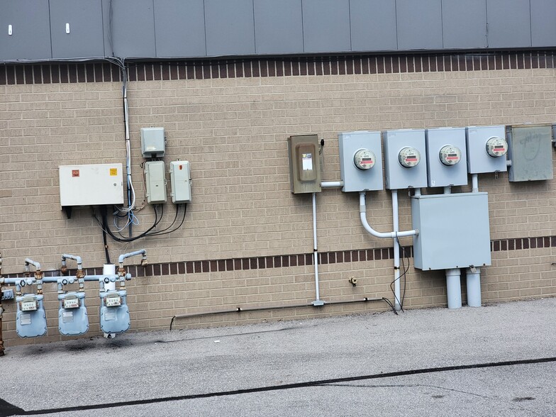 More Photos Of 101 W Washington Center Rd, Fort Wayne Storefront Retail Office For Lease