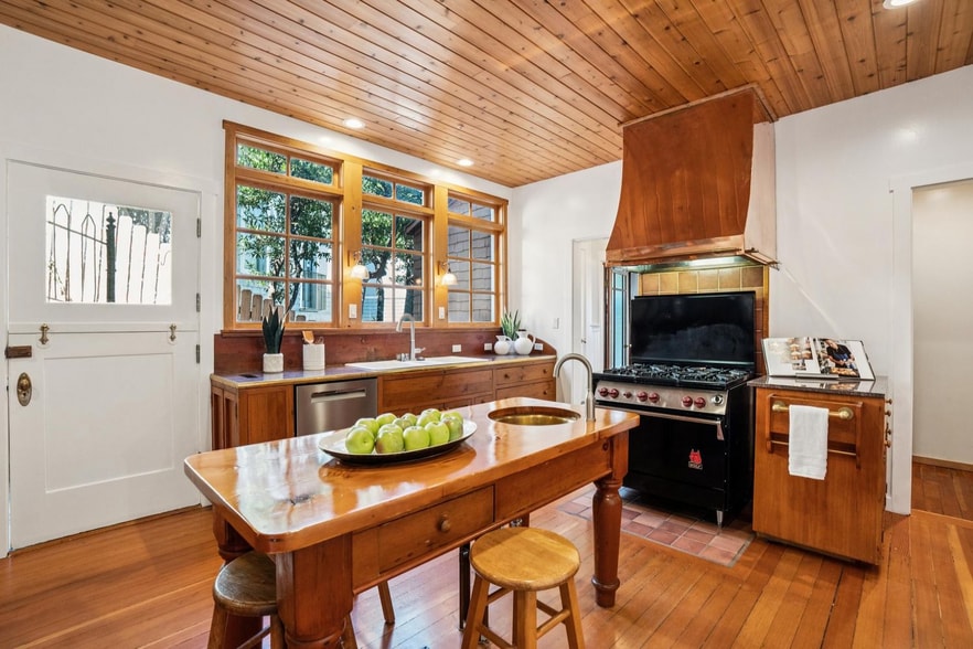 More Photos Of 47 Bulkley Ave, Sausalito Apartments For Sale