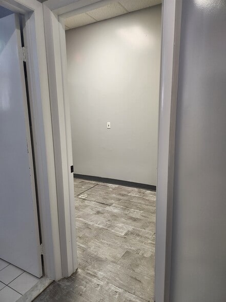 More Photos Of 122-138 W Post Rd, White Plains General Retail For Lease