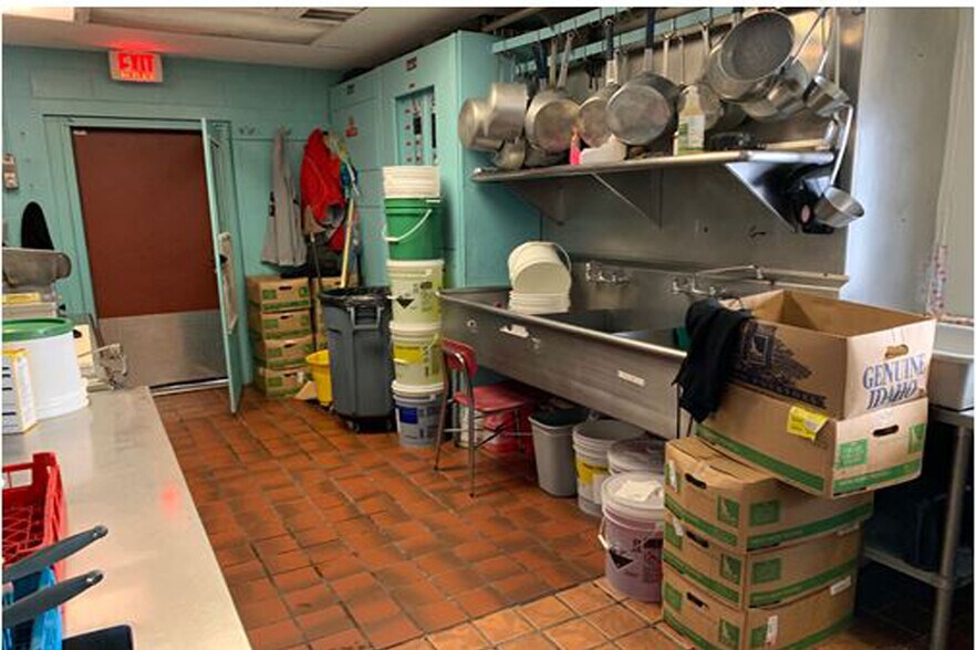 More Photos Of 1565 Marion-Waldo Rd, Marion General Retail For Sale