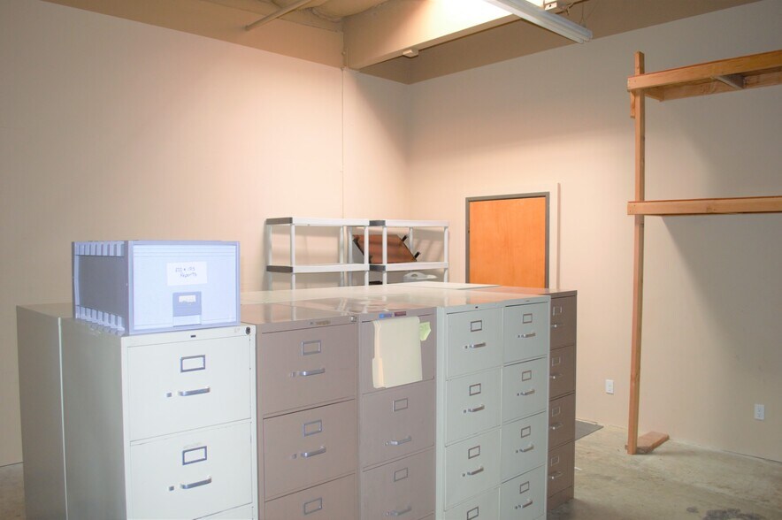 More Photos Of 1039 Serpentine Ln, Pleasanton Light Distribution For Lease