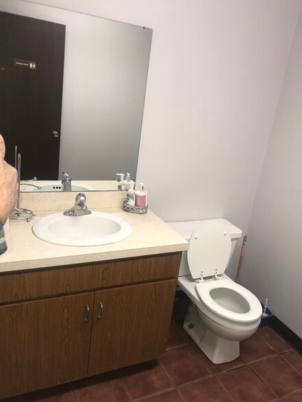 More Photos Of 227 N Jefferson St, New Castle Medical For Sale