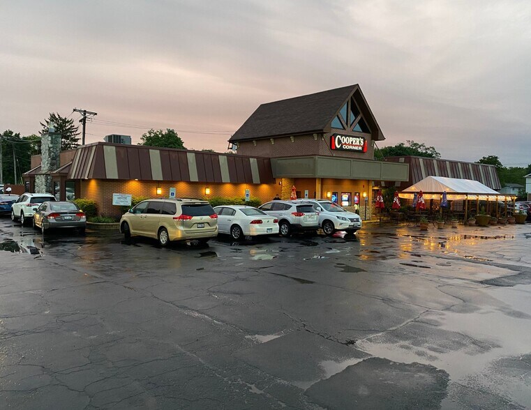 Primary Photo Of 27W150 Roosevelt Rd, Winfield Restaurant For Sale