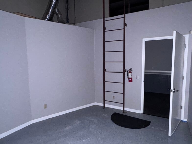 More Photos Of 5462 Pirrone Rd, Salida Research And Development For Lease