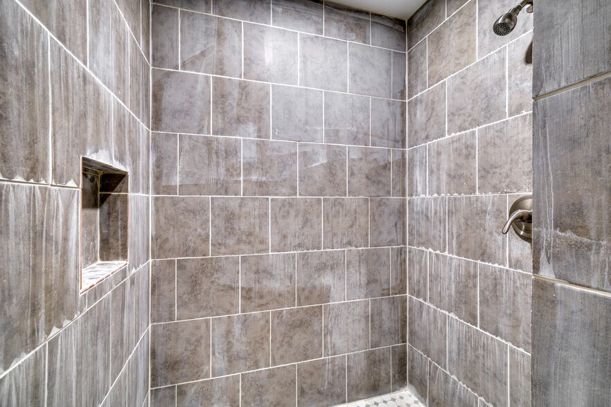 More Photos Of 9337 Ash St, Midway Apartments For Sale