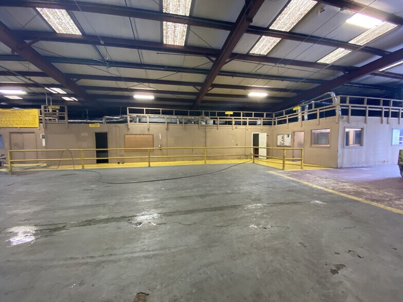 More Photos Of 410 Washington St, Cantonment Manufacturing For Lease