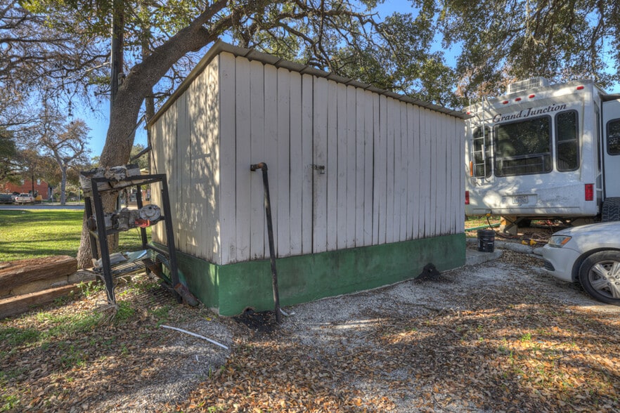 More Photos Of 8328 FM 2673, Canyon Lake Auto Repair For Sale