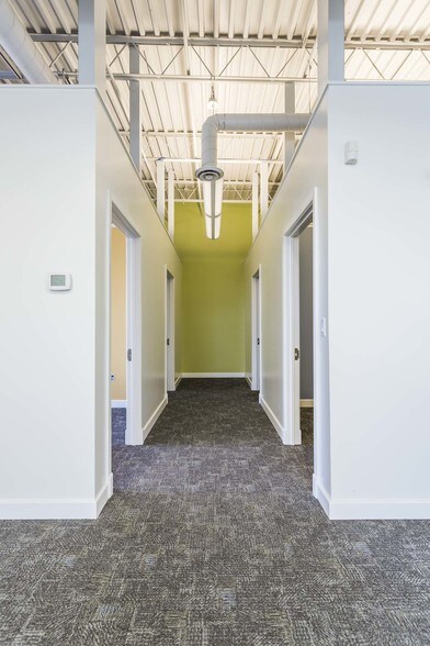 More Photos Of 900 Spring St, Jeffersonville Medical For Lease