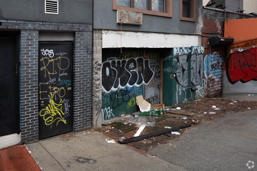 More Photos Of 135 Boerum St, Brooklyn Apartments For Sale