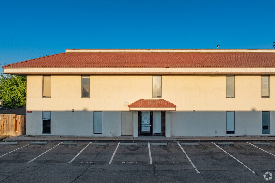 More Photos Of 3300 S Fairway St, Visalia Office For Lease