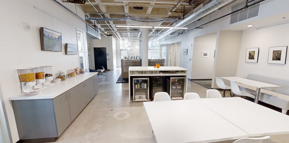 More Photos Of 1934 E Camelback Rd, Phoenix Storefront Retail Office For Lease