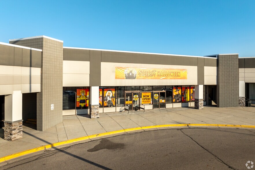 More Photos Of 438-462 E Edgewood Blvd & SEC American Rd & E Edgewood Blvd, Lansing Storefront For Lease