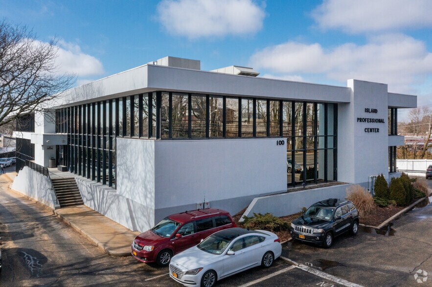 More Photos Of 100 Manetto Hill Rd, Plainview Medical For Lease