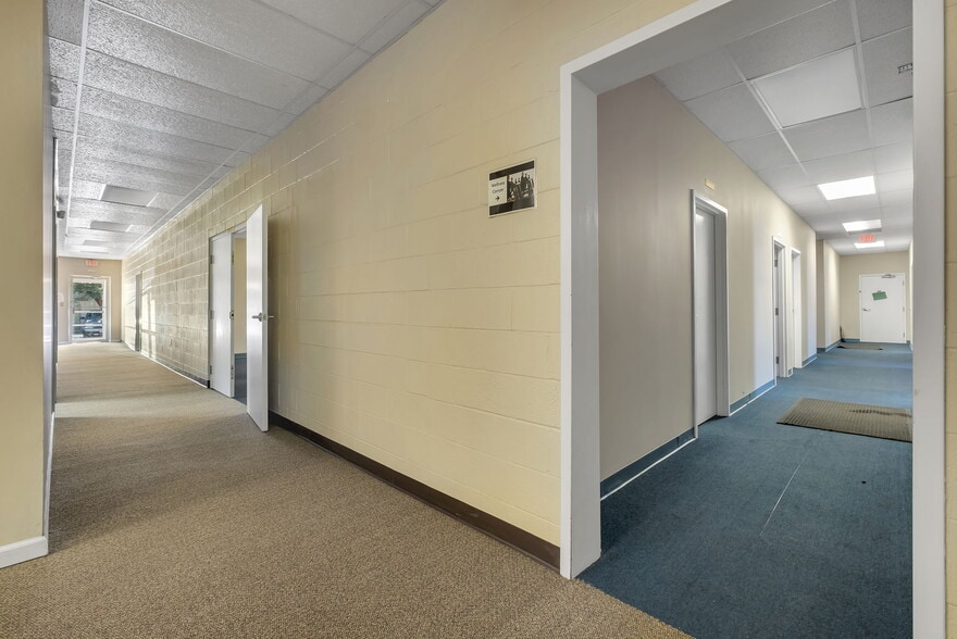 More Photos Of 1690 Capital Cir SW, Tallahassee Warehouse For Sale