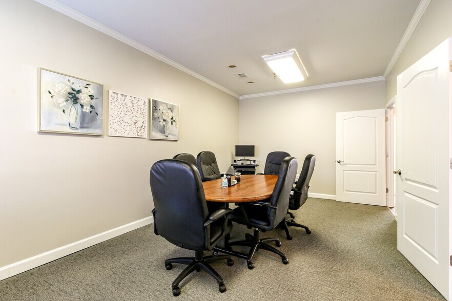 More Photos Of 3459 Acworth Due West Rd, Acworth Office For Sale