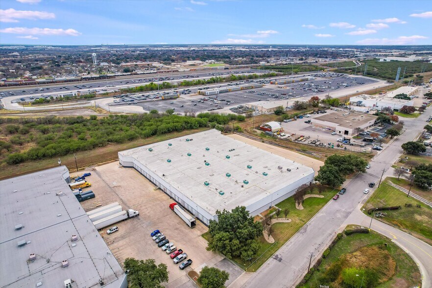 More Photos Of 5100 Kaepa Ct, San Antonio Distribution For Sale