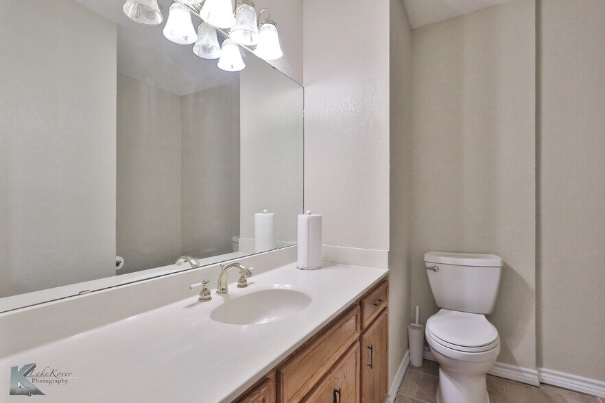 More Photos Of 2810 S 27th St, Abilene Office For Sale