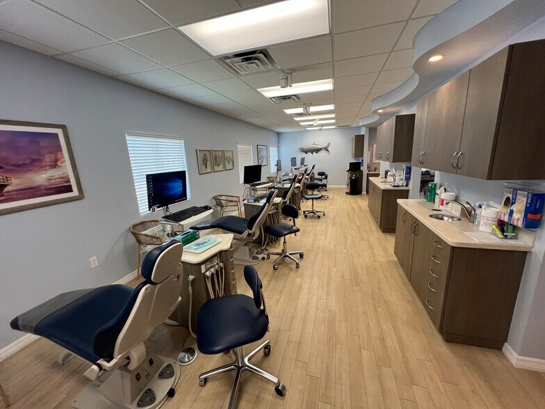 More Photos Of 13135 Kings Lake Dr, Gibsonton Medical For Lease