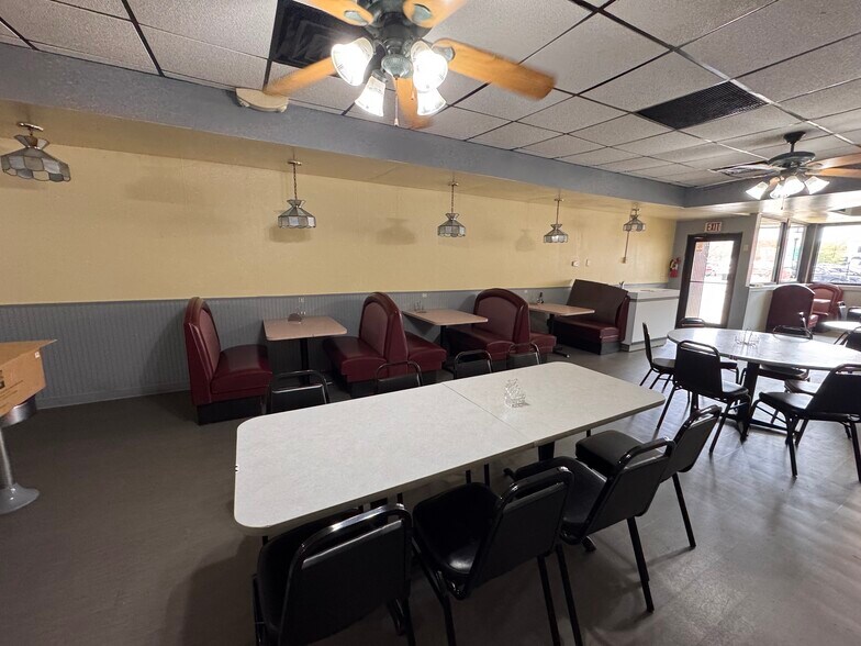 More Photos Of 118 S Lafayette St, Macomb Storefront Retail Residential For Sale