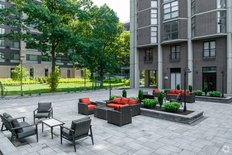 More Photos Of 18 High St, New Haven Apartments For Lease