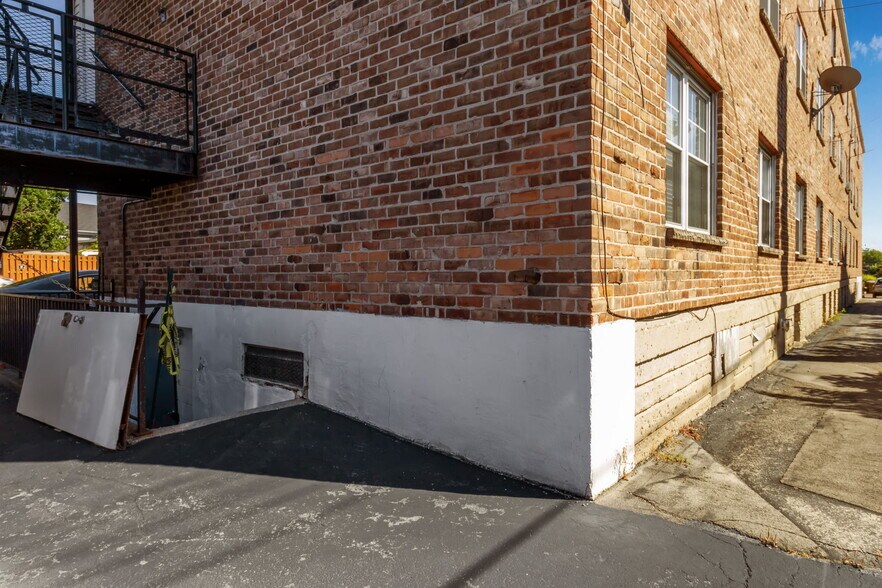 More Photos Of 84 Sweeney St, North Tonawanda Apartments For Lease