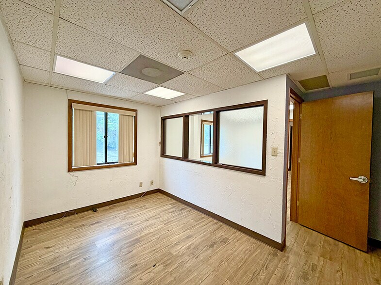 More Photos Of 531 Vandalia St, Collinsville Office For Sale