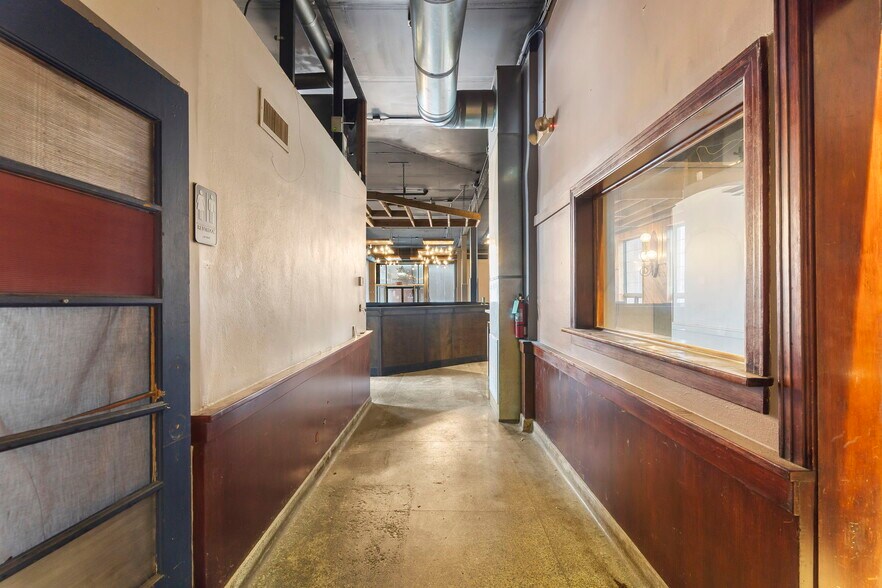 More Photos Of 408 W Walnut St, Springfield Storefront Retail Residential For Lease