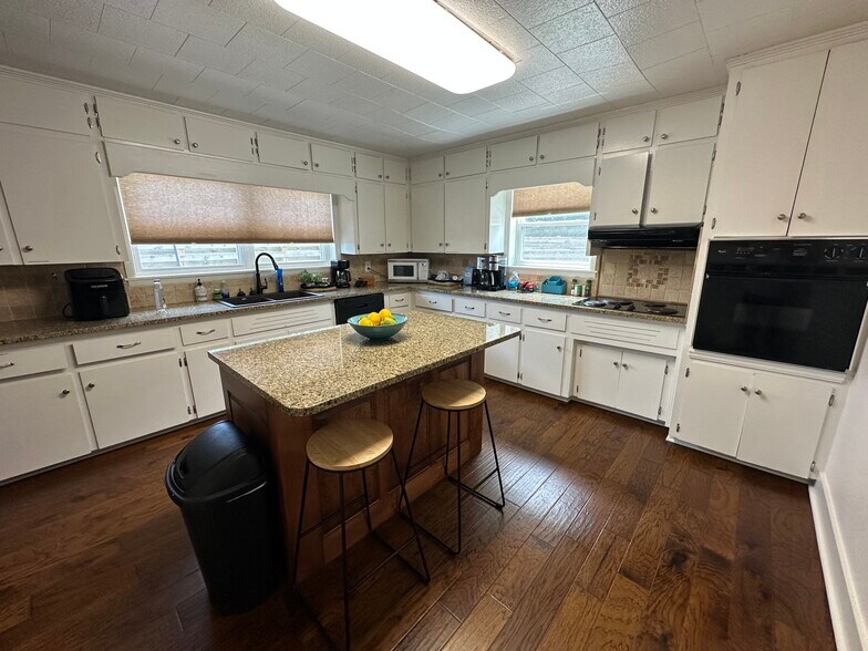 More Photos Of 19520 John T Reid Pky, Scottsboro Manufacturing For Sale