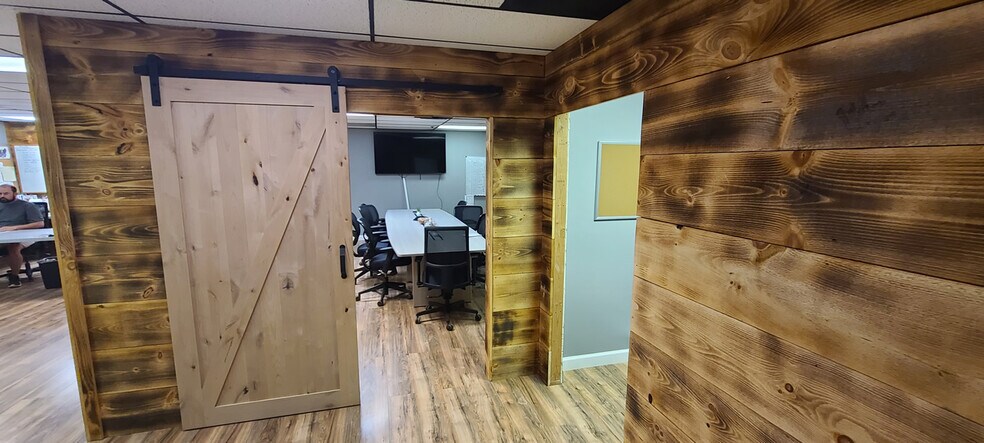More Photos Of 310 N 21st St, Purcellville Manufacturing For Lease