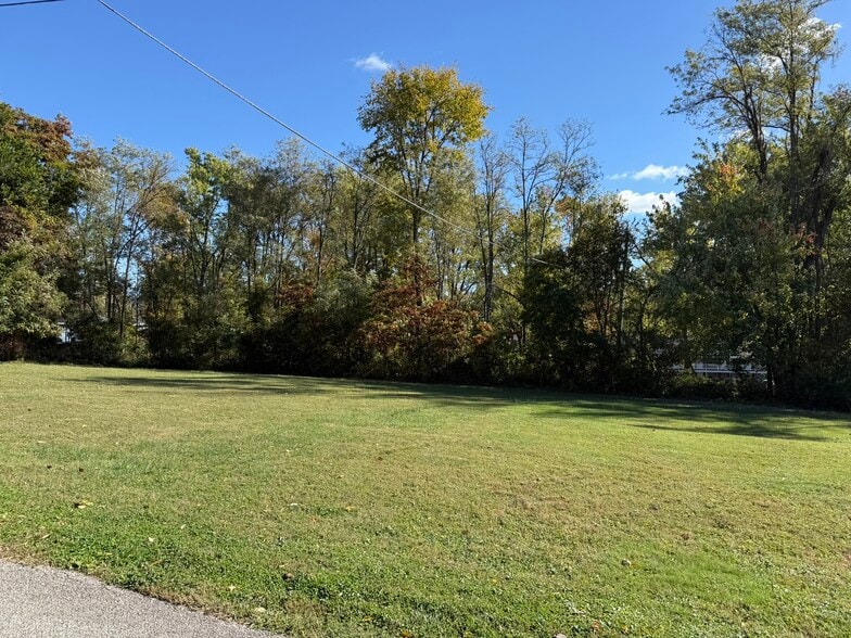 More Photos Of 1016 W Country Club Dr, Bloomington Multifamily For Sale