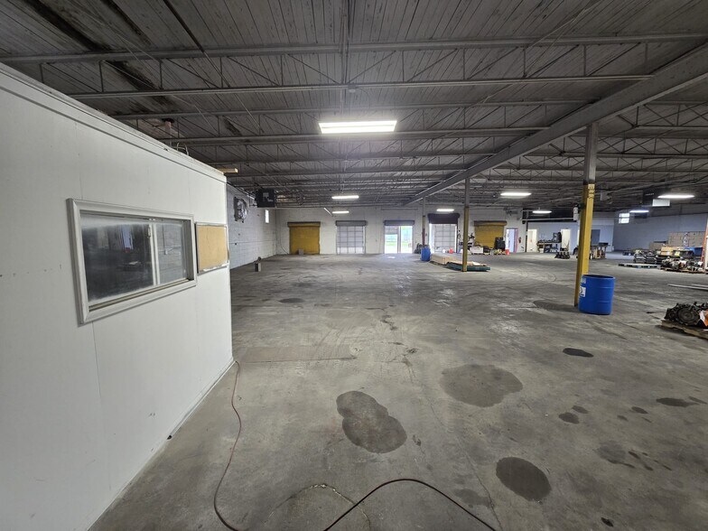 More Photos Of 15500 Woodrow Wilson St, Detroit Industrial For Lease