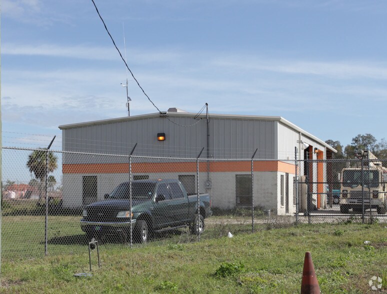 More Photos Of 16751 Link Ct, Fort Myers Warehouse For Lease