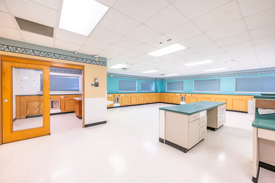 More Photos Of 1105 Avenue H, Bay City Medical For Lease