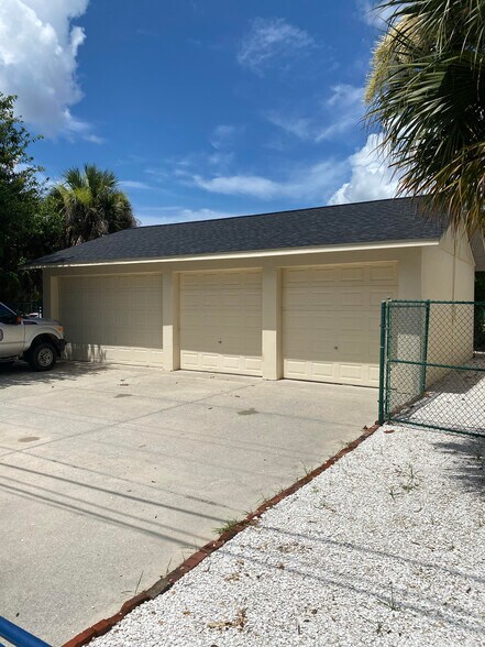 Primary Photo Of 1922 Victoria Ave, Fort Myers Office For Lease