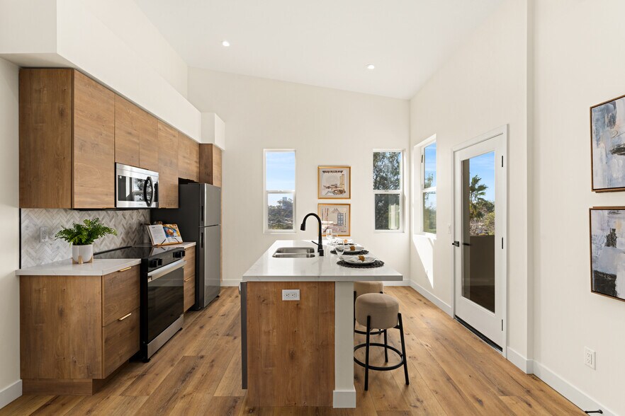 More Photos Of 6283 Lorca Dr, San Diego Apartments For Sale