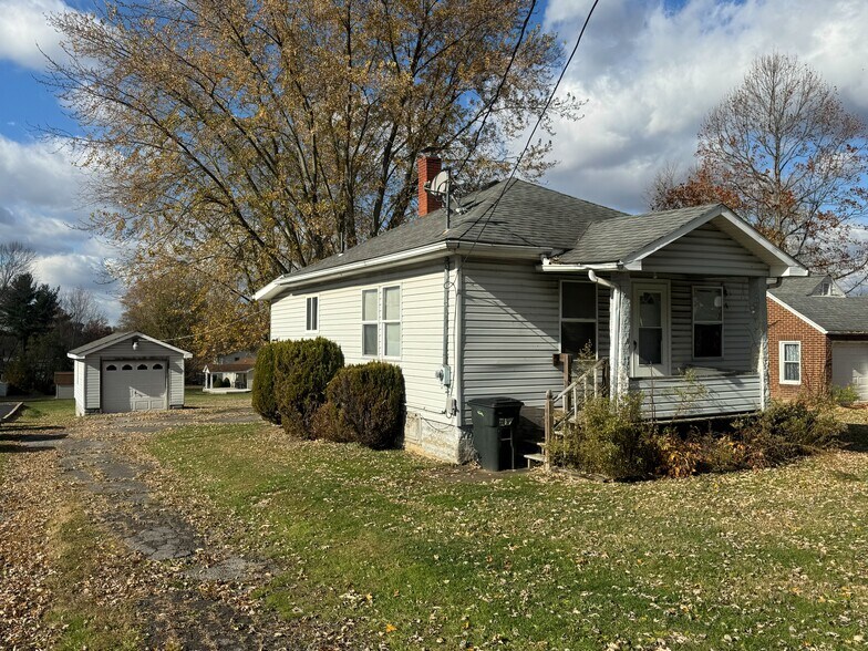 More Photos Of 374 Niles Cortland Rd SE, Warren Specialty For Sale