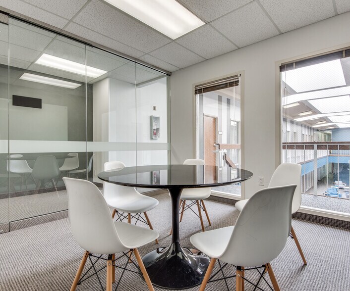 More Photos Of 9304 Forest Ln, Dallas Office For Lease