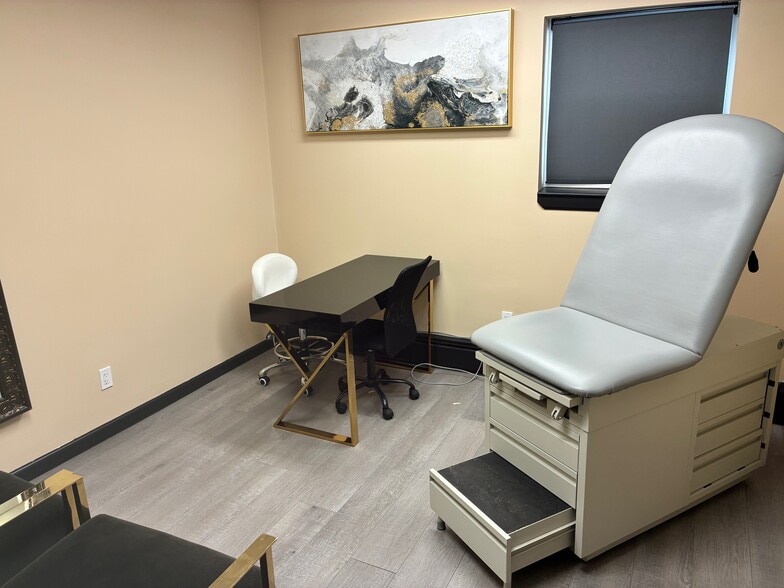 More Photos Of 245 Old Hook Rd, Westwood Office For Lease