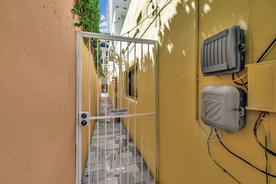 More Photos Of 337 Alcazar Ave, Coral Gables Office For Lease