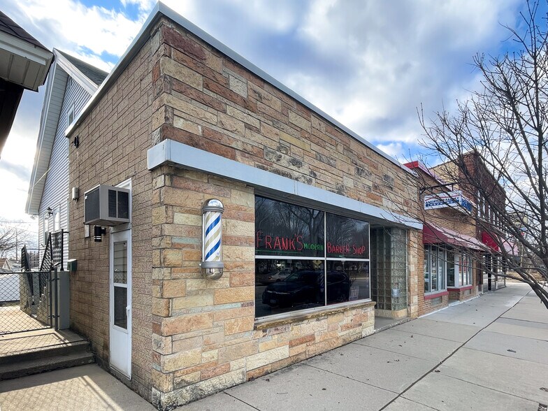 More Photos Of 3459 S Kinnickinnic Ave, Milwaukee Storefront Retail Residential For Sale
