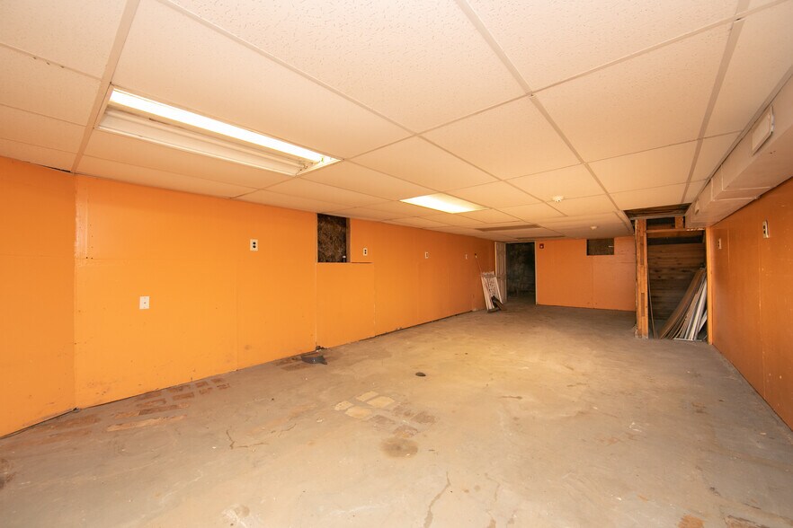 More Photos Of 2013 Woodlynne Ave, Woodlynne Storefront Retail Residential For Lease