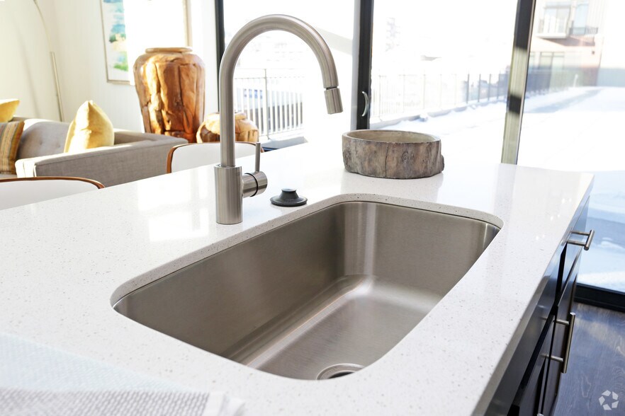 More Photos Of 1415 Cuming St NE, Omaha Apartments For Lease