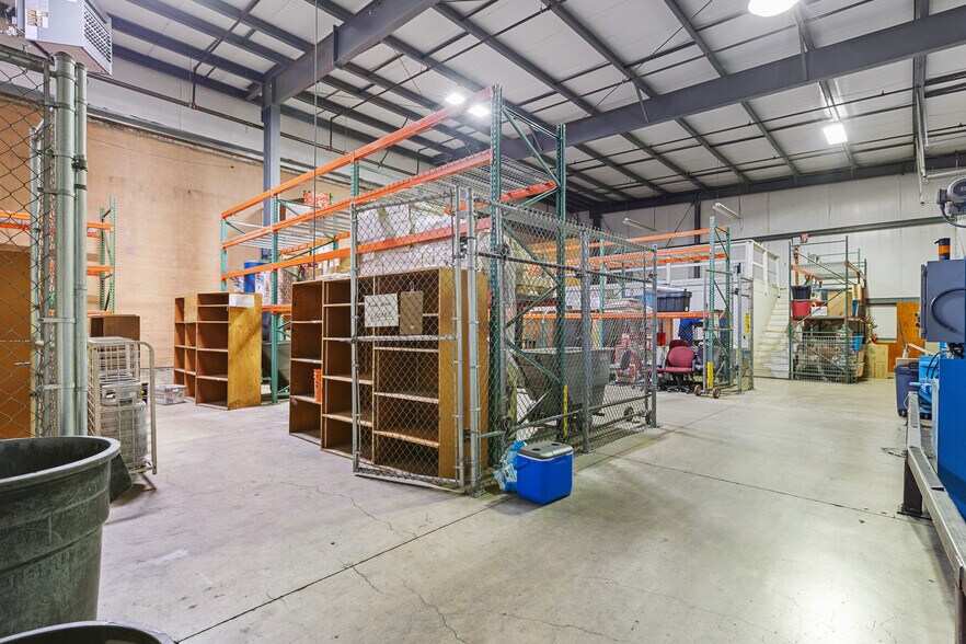 More Photos Of 345 NE Winchester St, Roseburg Light Manufacturing For Lease