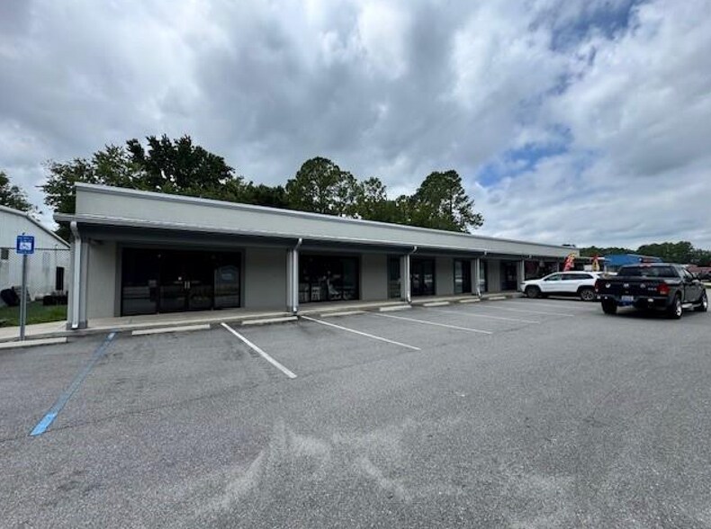 Primary Photo Of 840 E King Ave, Kingsland General Retail For Lease