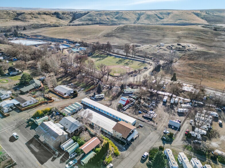 More Photos Of 50 NE Akin St, Dufur Self Storage For Sale